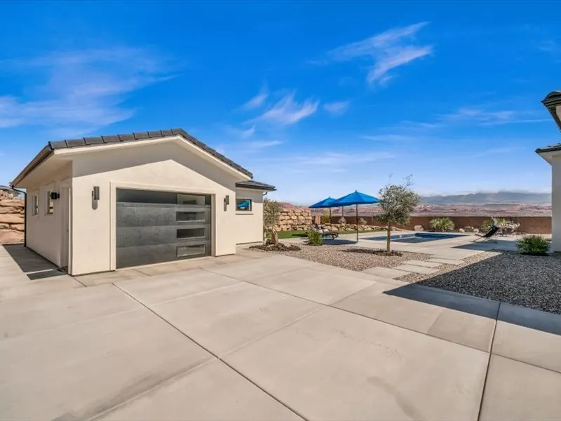 Casita exterior by Prestigious Home Builders