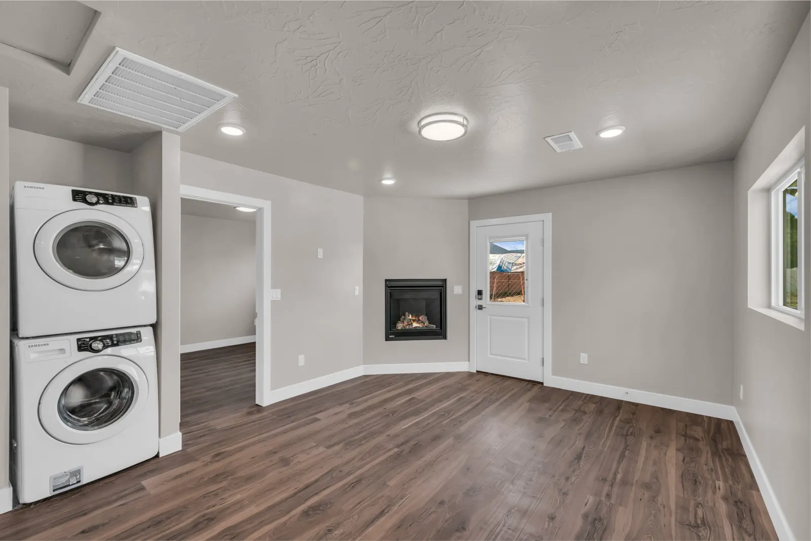 Living Room in an ADU by Prestigious Home Builders